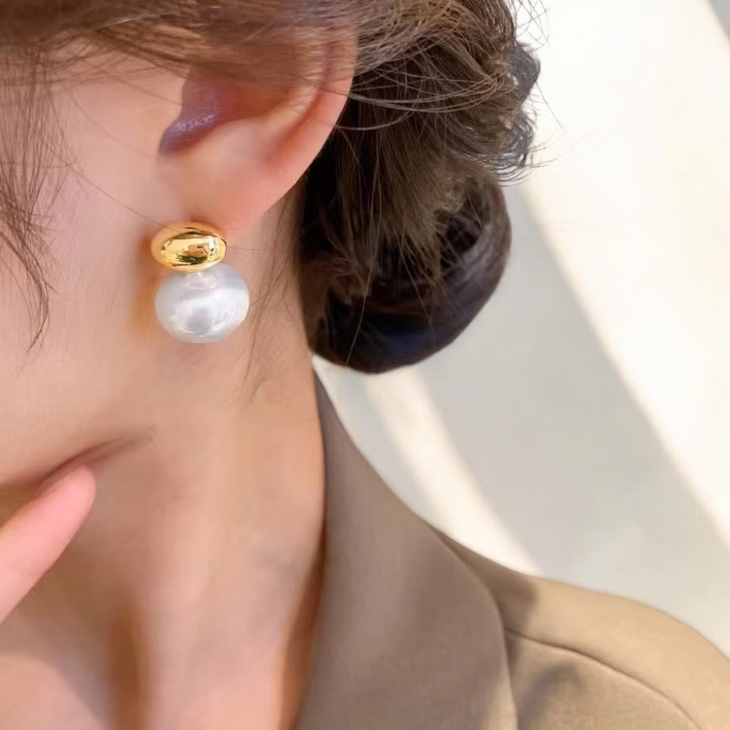 Luxe French Gold and Pearl Accent Earrings_Lifeluxe jewelry trending beautiful_Indulge in pure luxury with these stunning Luxe French Gold and Pearl Accent Earrings. The combination of classic flat pearls and a modern gold splice design creates an accessory that will elevate any outfit for any occasion.